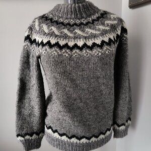 Vintage Hand-knit Fair Isle soft Lopi Sweater size in description